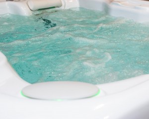 clean-hot-tub-in-5-steps_