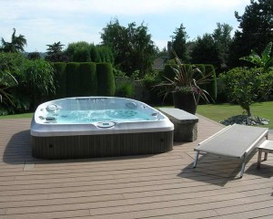 backyard-installation-jacuzzi-hot-tub-minnesota